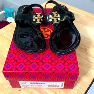 Tory Burch Bryce Patent Sandals in Black Size 8.5